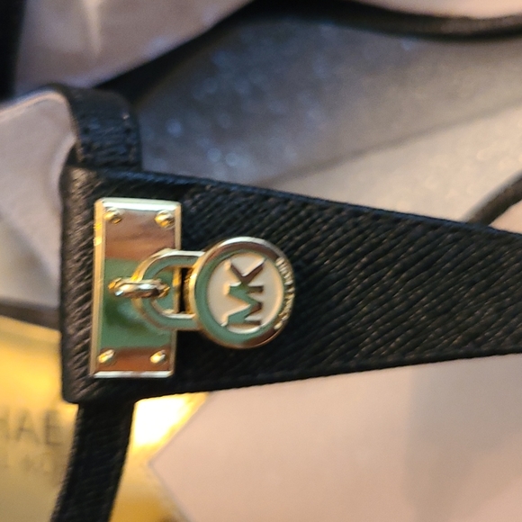 Michael Kors Thong Sandals - Picture 3 of 7